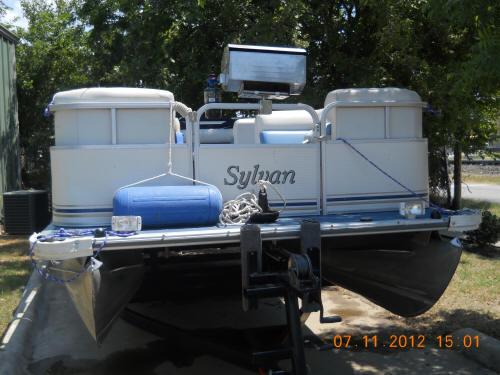 Back view of a blue pontoon boat rental at Lake Lewisville