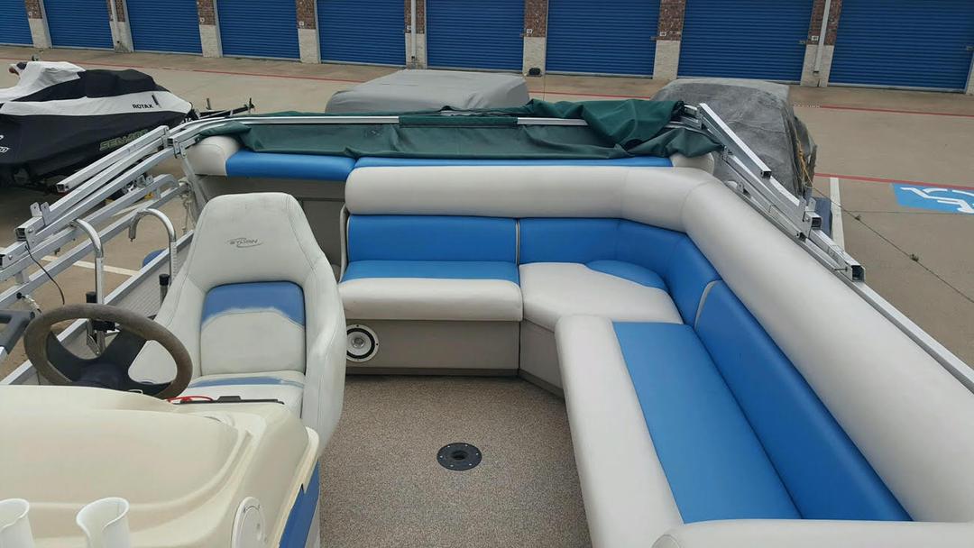 Driver side view of a blue pontoon boat rental at Lake Lewisville